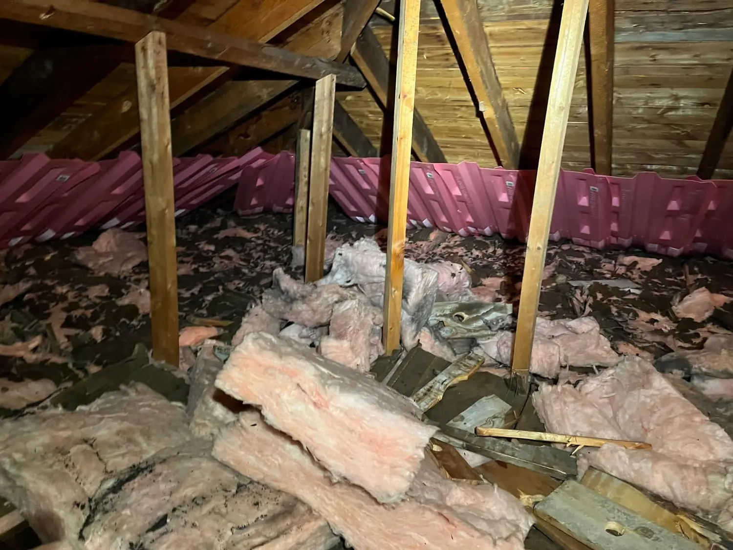 Photo de réalisation — Retrait de l’ancienne isolation et remise à niveau